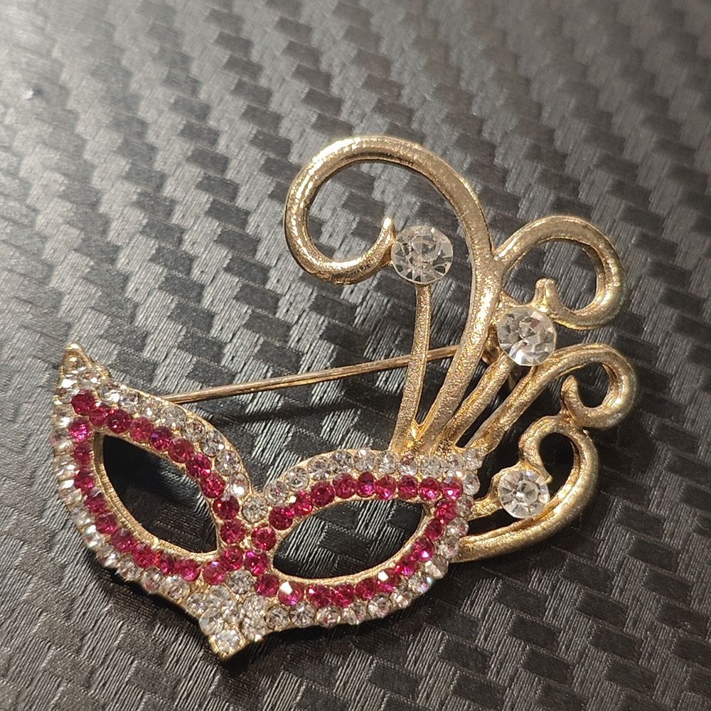 Elegant Gold and Pink Mask Brooch